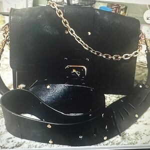The Versace La Medusa Soft Lamb Leather Bag in size M is a luxurious and stylish